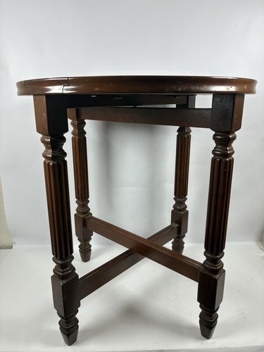 Vintage round wooden side - round,